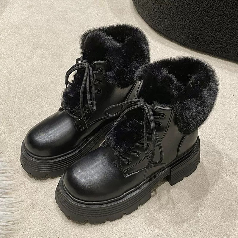 SNOW BOOTS WITH FUR