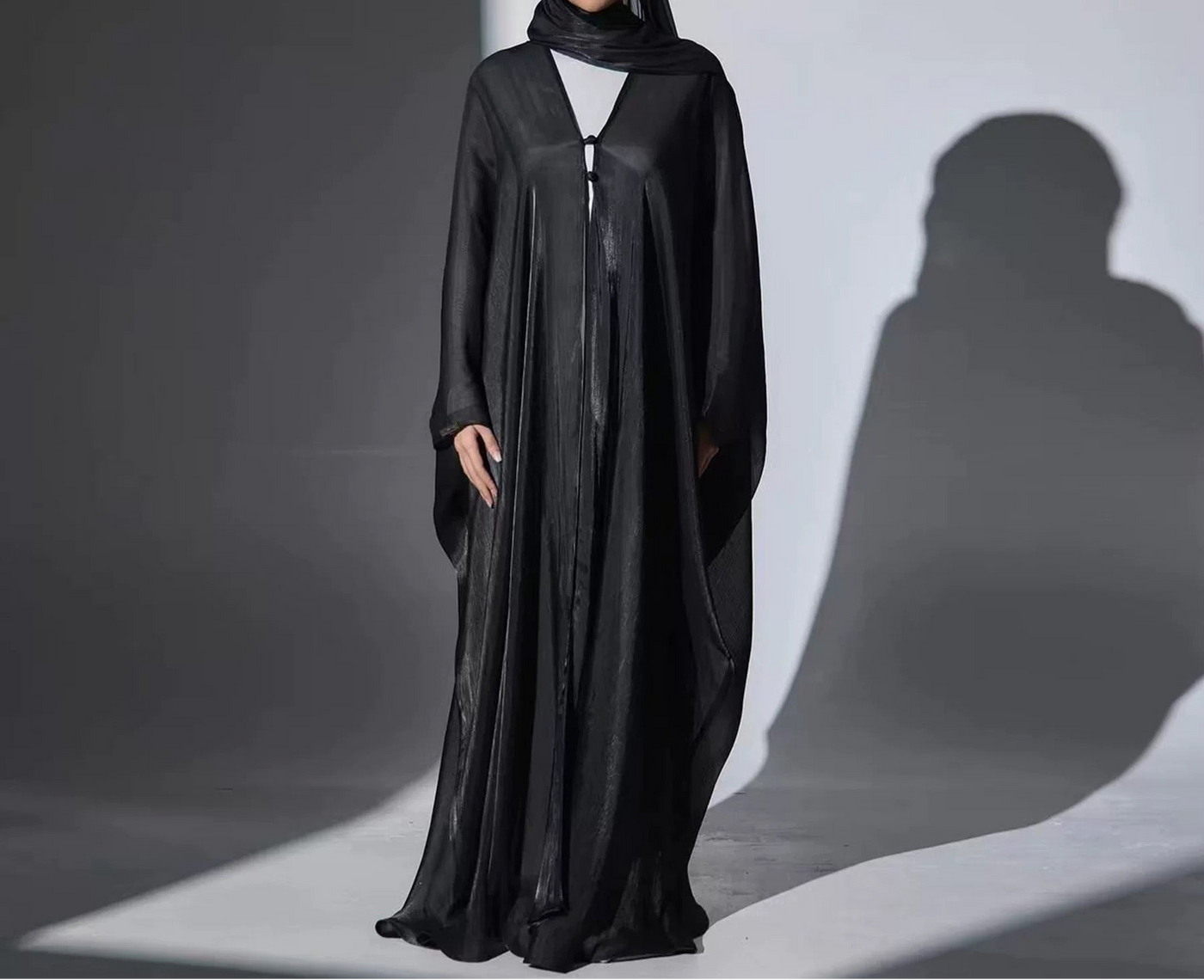 ELEGANTE ABAYA MIT TUCH