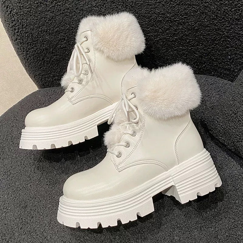 SNOW BOOTS WITH FUR